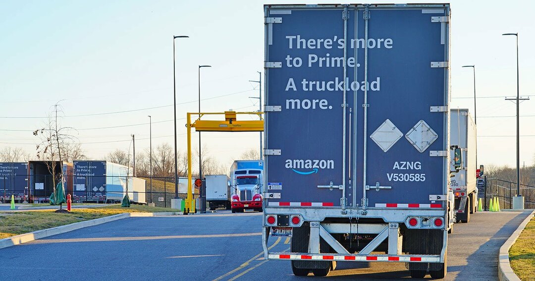 アマゾンの配送用トラック