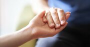 人前で服を脱ぐ、性的な言葉の連呼…子どもの問題行動、解決の糸口は？