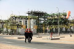 原油価格、中東で戦争なくても上昇必至