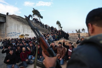 アサド家の支配50年に幕、シリア反体制派の猛攻11日間