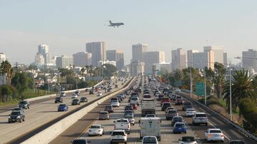 車で7時間かけて出張する米国人　その訳は？