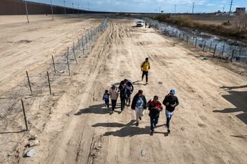移民急増、米経済拡大の要因だが問題点も