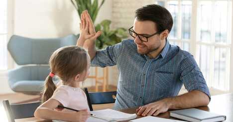【アメリカと日本の子育て比較】なぜ、アメリカ式の「褒め方」だと「自立した子」に育つのか？