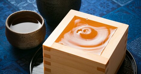 健康と美肌に効く、日本酒の「科学的に正しい飲み方」とは