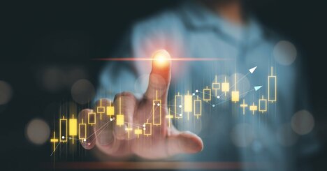 通期業績の予想、営業利益と経常利益の進捗率、具体的な事業内容を確認しながら、黒字転換銘柄をスクリーニングする