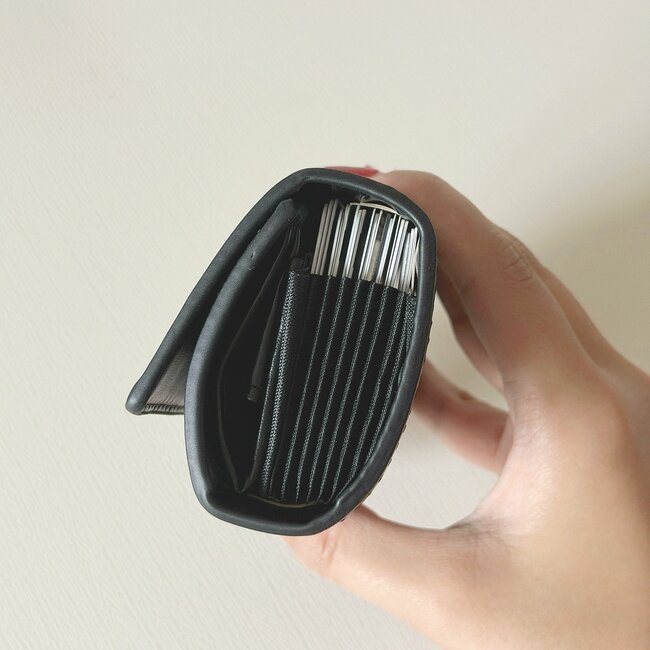 小銭やカードが取り出しやすい！3COINSの「高見えミニ財布」お会計がスムーズになった！《購入レビュー》