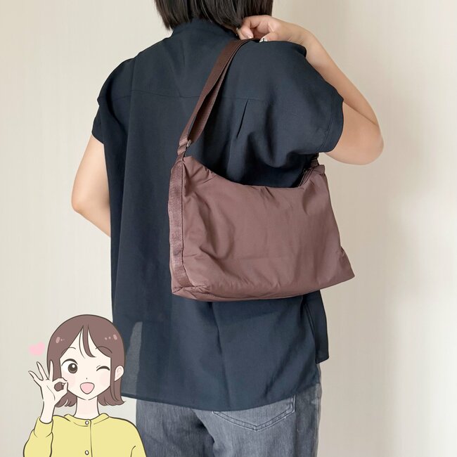 「安いし2個買いした」ユニクロの“1990円バッグ”がコンパクトな見た目なのに収納力バツグン！「衝動買いでしたがめっちゃ使える」「見た目がシンプルで最高」