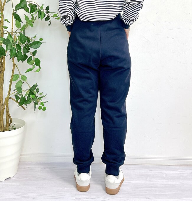 「これ無しで冬は乗り越えられない」ユニクロの“まるで履く毛布”がスッキリ見えして楽ちん!「夫婦でリピート買い」「こんなにも暖かいんだと感動」