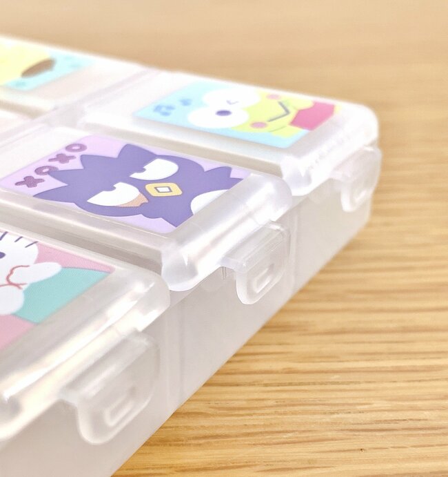 「お薬飲み忘れた…」を防止できる。ダイソー×サンリオの“ポケットたくさんケース”薬が60錠も入って便利!【購入レビュー】