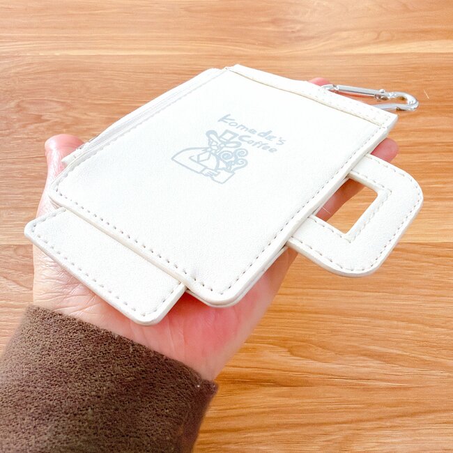 ミニ財布がわりに使えるじゃん…！コメダ珈琲の“ぺたんこケース”カップみたいなデザインが可愛すぎる！