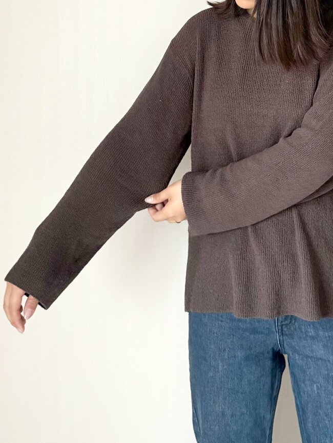 「色違いで3つ購入」グローバルワークの“1995円トップス”ゆるっとシルエットで体型カバー効果ばつぐん！「スッキリ見えます」「これからの季節にちょうど良さそう」