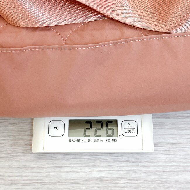 1泊分の荷物がまるっと入った!ワークマンの「めちゃ軽バッグ」スマホと同じくらいの軽さでビックリする!