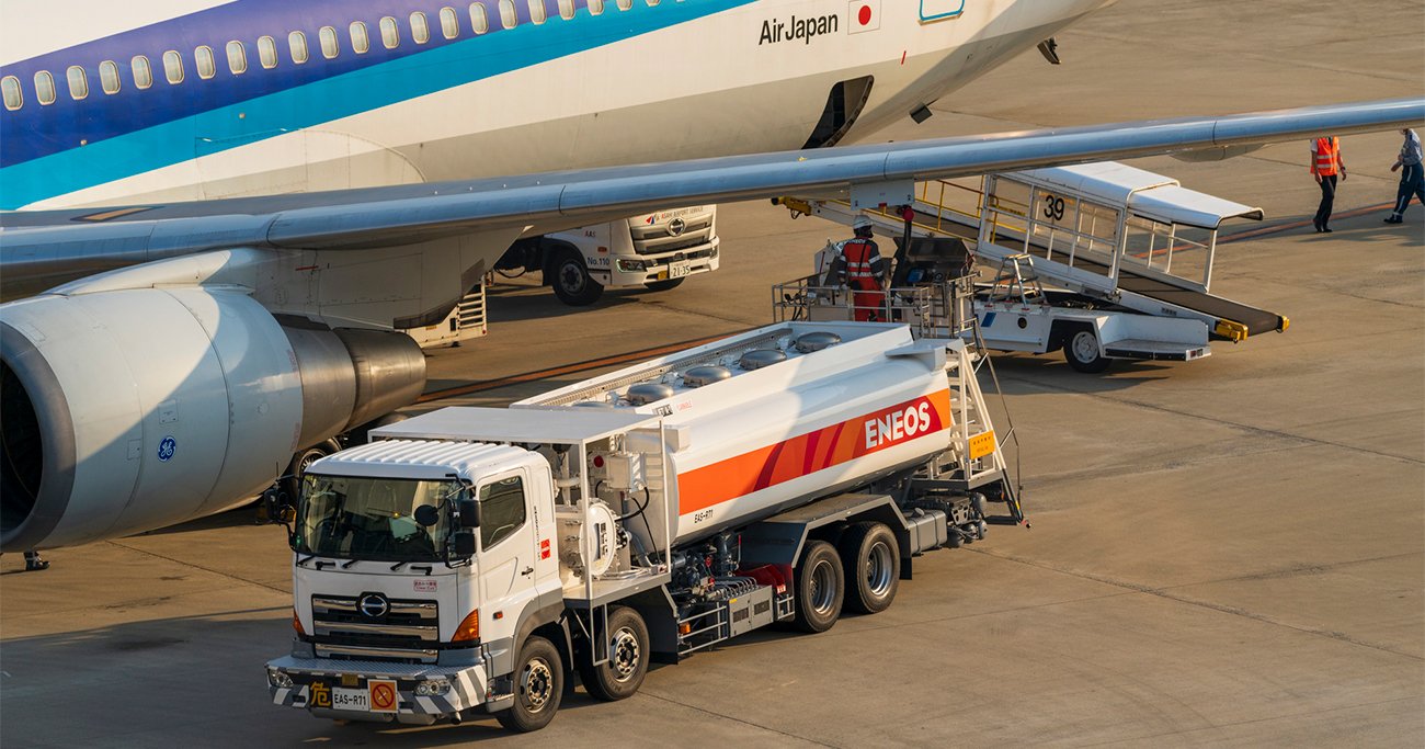 「航空機が飛べない…」なぜ日本だけで燃料不足？背景にある石油業界の深刻問題とは