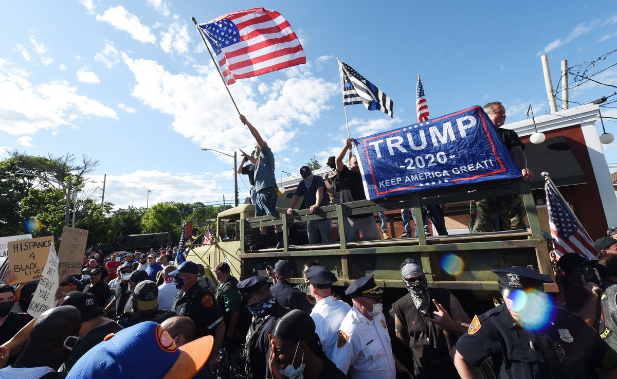 黒人抗議デモに「軍の出動」、分断煽るトランプ再選戦略のあまりの危険