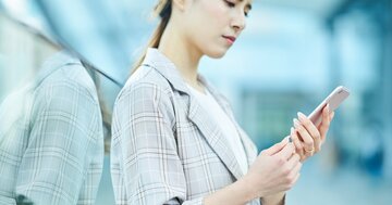 なぜ「なんとなくスマホを見る」だけで、こんなに疲れるのか？