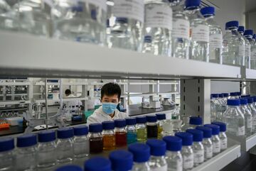 中国が治験以外でコロナワクチン投与拡大、海外留学の学生向け