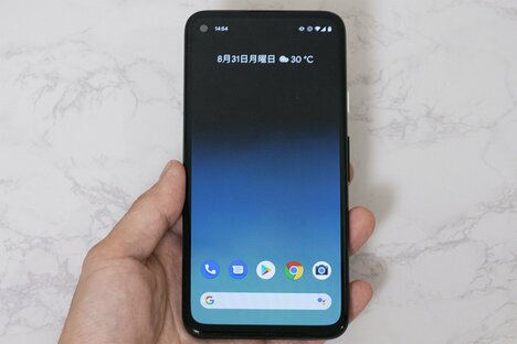 Google 新スマホ「黒だけ」のナゼ――Pixel 4aレビュー