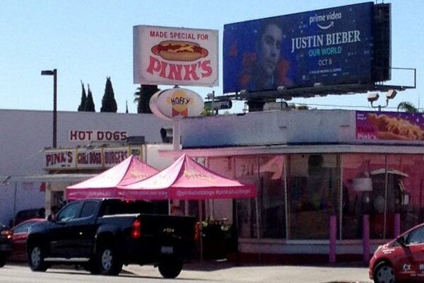 ハリウッド近くの「Pink’s Hot Dogs」