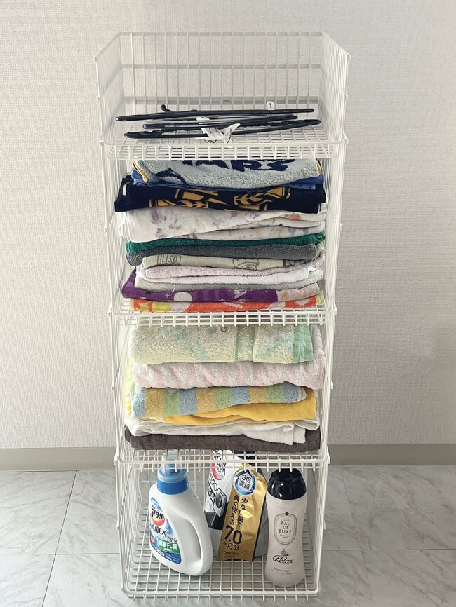 トイレットペーパーが6個も置けた…！ニトリの「モノを隠せる収納ラック」狭いトイレがスッキリして嬉しい！