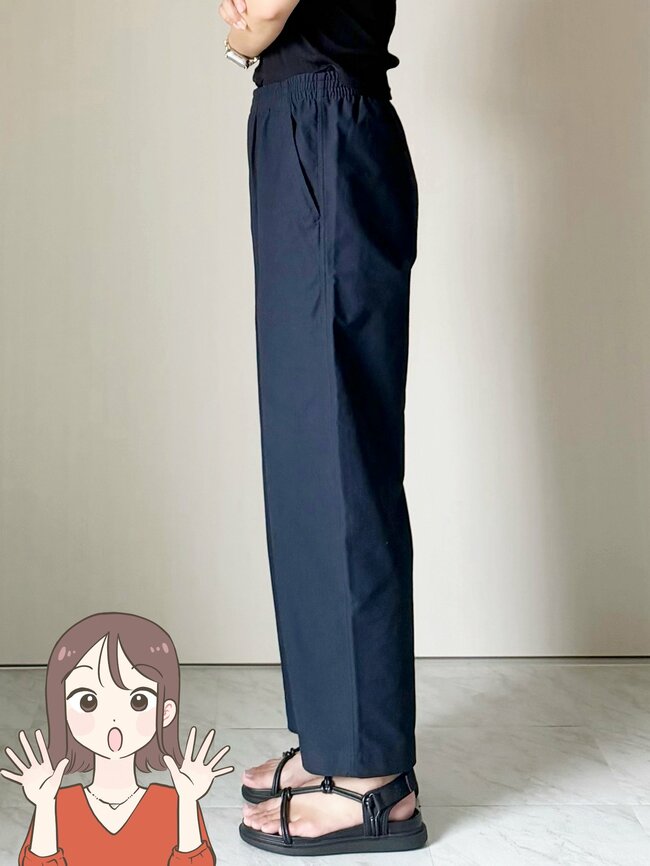 「試着して即決でした」ユニクロの“楽ちんワイドパンツ”毎日はきたくなるほど快適!「脚の形を拾わないので安心」「部屋着でもお出かけでも使える」《購入レビュー》