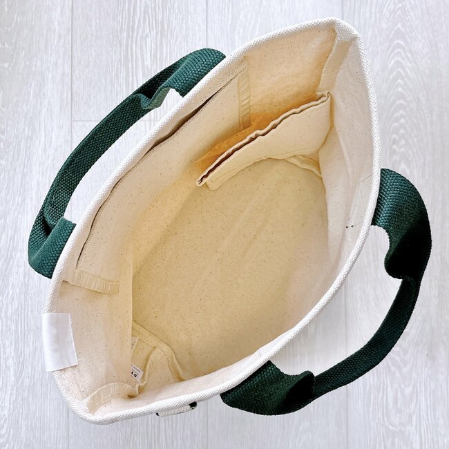 中でペットボトルが倒れない！スターバックスの“荷物がしっかり入るミニバッグ”が見た目以上の収納力！「使いやすさバツグン」「理想の大きさ」「買って良かった」【購入レビュー】