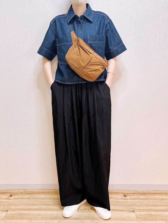 「全色買いました」ユニクロの“1990円ミニバッグ”見た目以上の収納力で大助かり！「求めていたサイズ感」「安価でガシガシ使える」