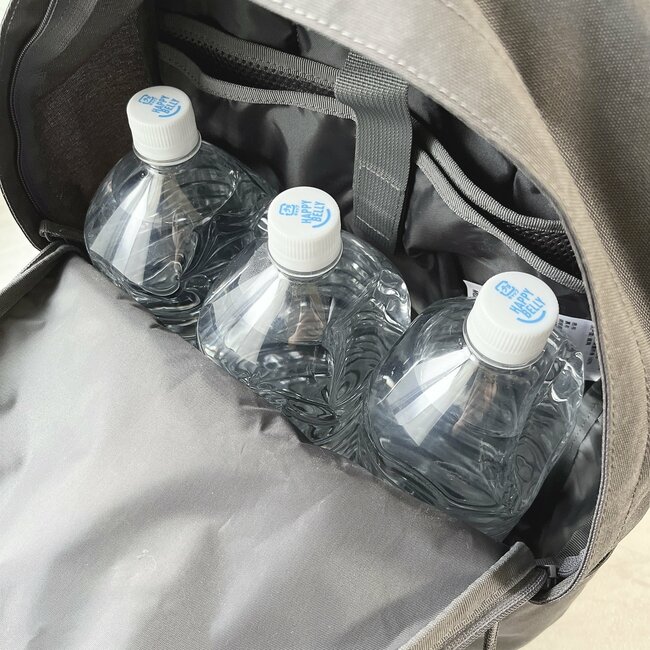 「2つ目を購入しました」無印良品の“肩が軽く感じるリュック”がすごい!大容量で1泊2日の荷物もまるっと入ります「背負った瞬間、肩がラク」「毎日の通勤のおとも」