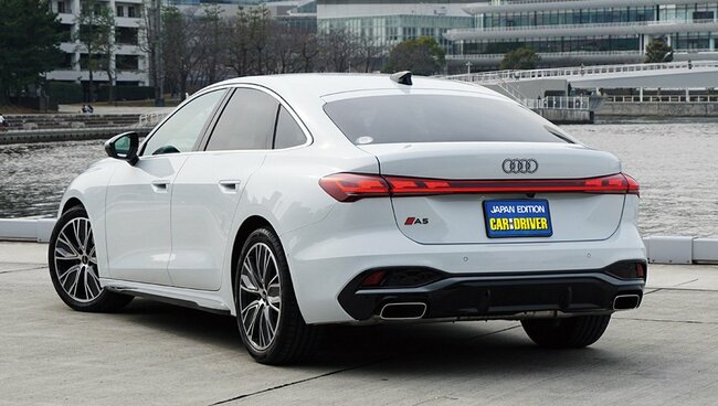 新型アウディA5 TFSI 110kW S line（セダン）リアビュー
