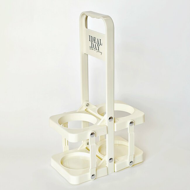 「スタバの店員さんに褒められました」3COINSの“天才ドリンクホルダー”便利すぎて毎日持ち歩きたい！「迷わず購入しました」「これでスタバが楽になります」