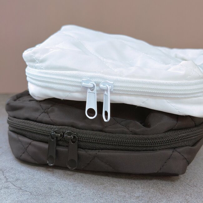 「え、本当にセリアの商品だよね…？」こんなに収納力のある“ふっくらポーチ”が110円で買えるのはスゴイ！