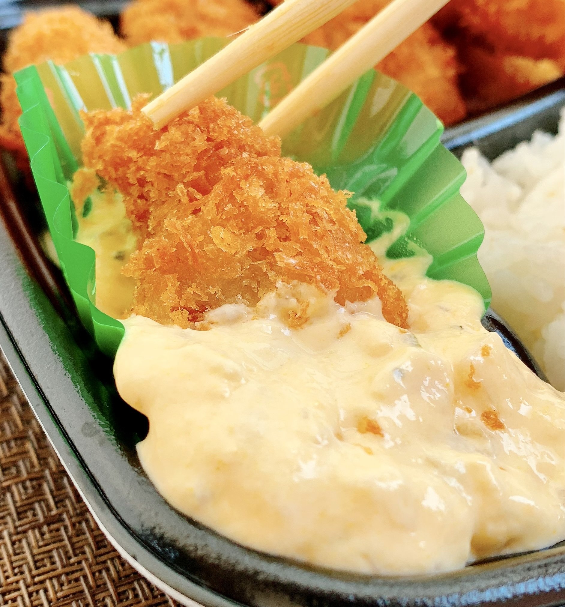 さすがに贅沢すぎない…？ほっともっとの“牡蠣てんこ盛り弁当”白米とビールが止まらないよ！《実食レビュー》
