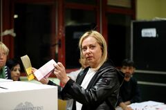 イタリア総選挙、右派連合が勝利へ