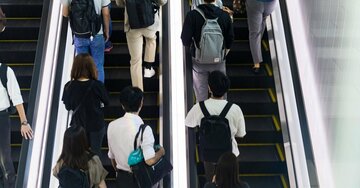 エスカレーターで「片側をあける人」が知らない不都合な事実