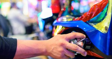 パチンコは「頭が悪いことへの罰金」なのか？ ギャンブルをする人の心理とは