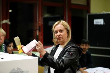 イタリア総選挙、右派連合が勝利へ