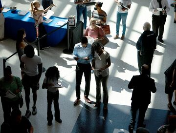 6月就業者数、予想大幅に上回る37.2万人増　米雇用統計