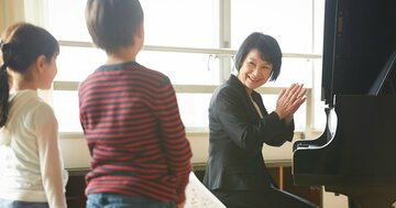 「褒める」授業は子どもの集中力を高める?