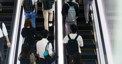 エスカレーターで「片側をあける人」が知らない不都合な事実