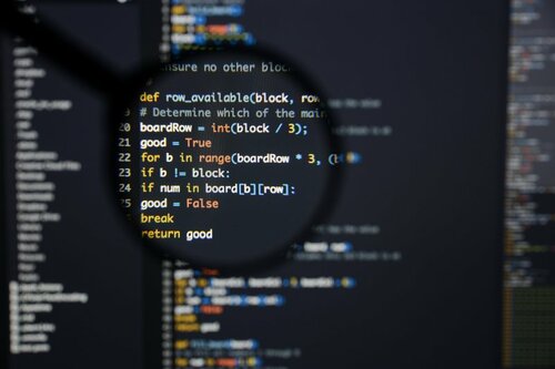 アメリカの中学生が学ぶプログラミングコード「Python」の基礎授業