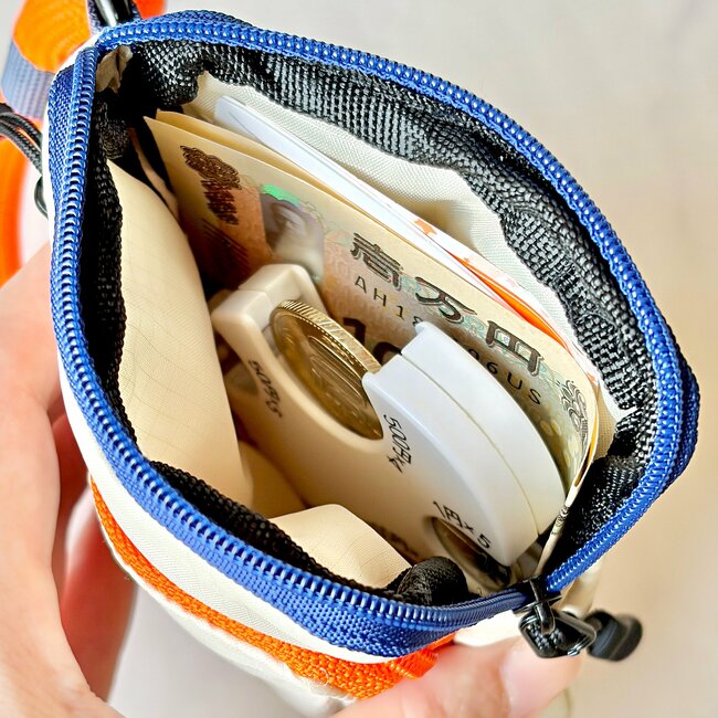 診察券やカード60枚がすっぽり！ニコアンドの“ミニ財布がわりになるポーチ”身軽に買い物できて嬉しすぎる！「色違いで2個購入」「再入荷で買えました」《購入レビュー》
