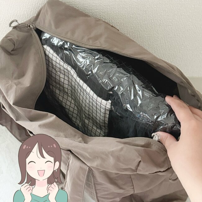 【3COINS】もう掃除機いらないじゃん！手のひらサイズの“圧縮アイテム”が大人気「旅行に必須です」「かなり楽になりました」《購入レビュー》