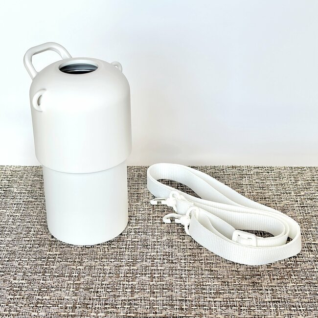 8時間経っても飲み物が冷たい…!ニトリの“手ぶらで持てるペットボトルホルダー”が優秀すぎる!「1日中冷たいまま飲むことができました」「長時間ひんやり続くのでいい!」