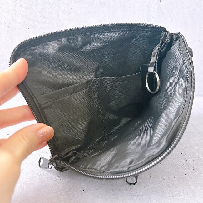 【ダイソー】カードが40枚も入った！ガバッと開く「ぺたんこポーチ」お財布代わりにもなって優秀！《購入レビュー》