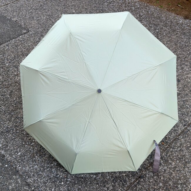 もう普通の傘に戻れない…3COINSの「天才レイングッズ」雨の日のストレスを減らせて嬉しい！「ありそうでなかった！」「すごく助かっています」