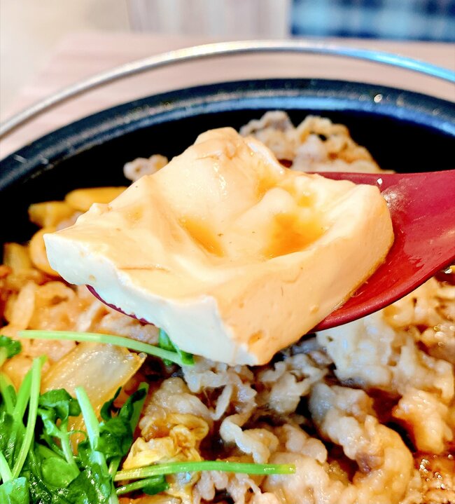 「大盛りご飯4杯いただきました」吉野家の“お肉ドカ盛りメニュー”ご飯おかわり無料なのが嬉しい!「明らかに肉の量が多いわよ」「腹がパッツンパッツンです」《実食レビュー》