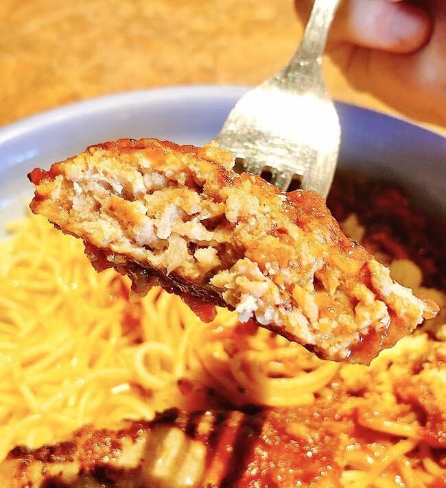 こりゃ何度もリピートしたくなるわ…！びっくりドンキーの“よくばりメニュー”2つのご馳走が楽しめて贅沢！「定期的に食べに行く」「びっくりドンキーで一番好き」