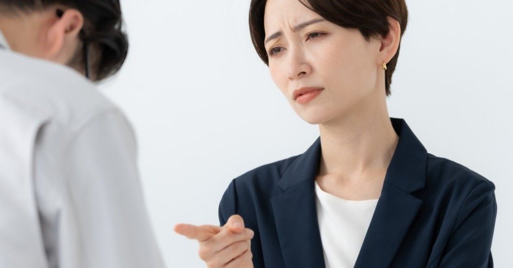 部下を叱る上司