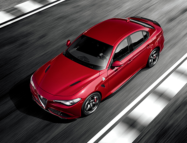ジュリア・クアドリフォリオ(1132万円)は510馬力(375kW)に600Nmの2.9リッターV6搭載