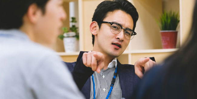 上司や先輩の武勇伝はどこまで許せる?