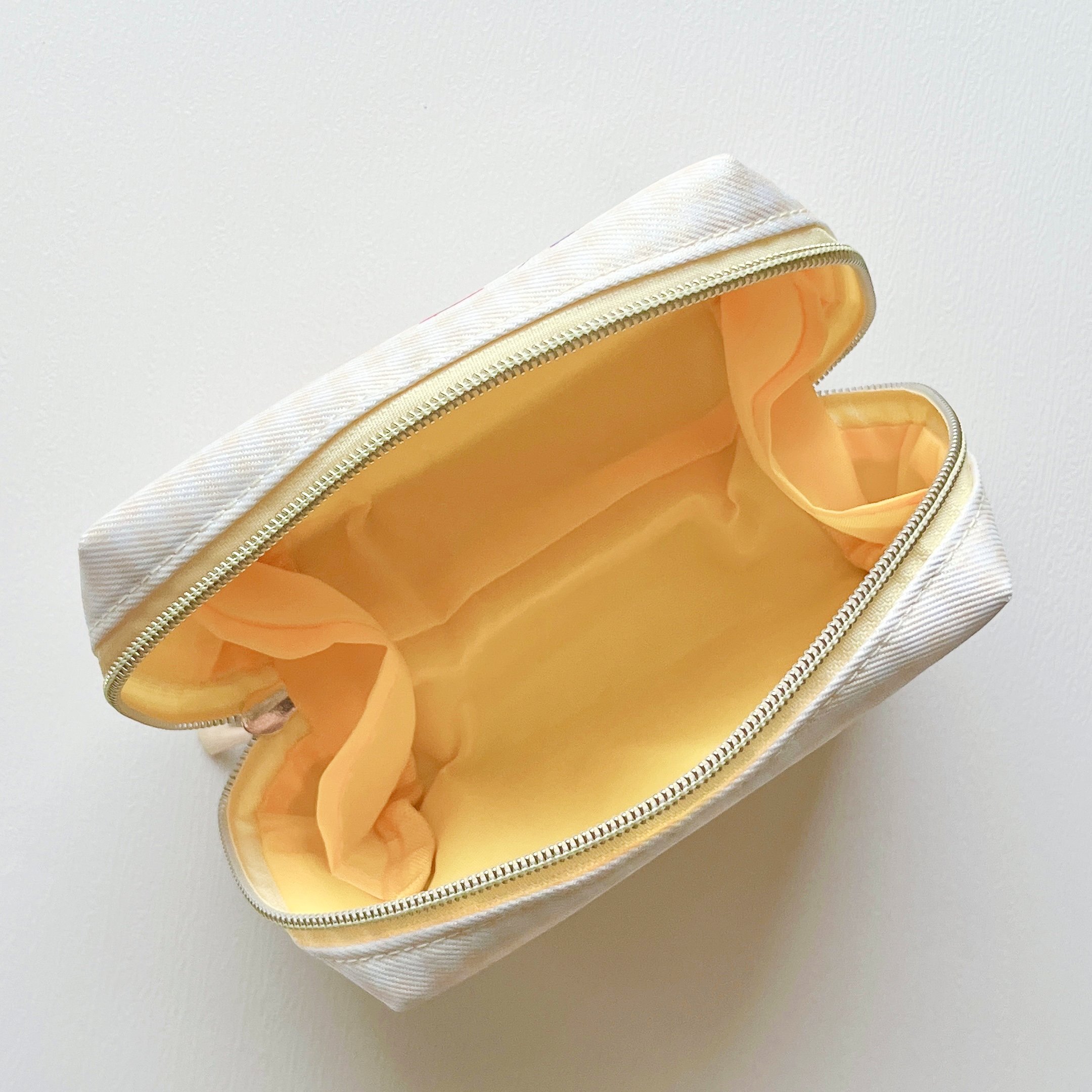 とんでもなく可愛い…！コージーコーナー×サンリオの「コラボポーチ」お菓子がぎゅうぎゅうに詰まって、コスパ良すぎるよ！